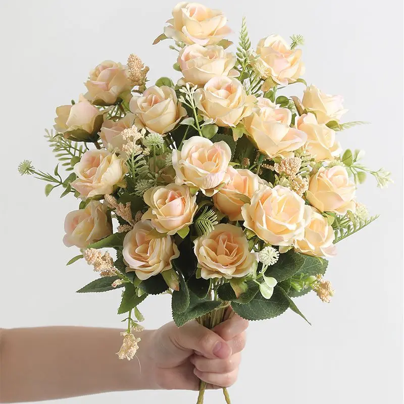 Buquê de Rosas de Seda
